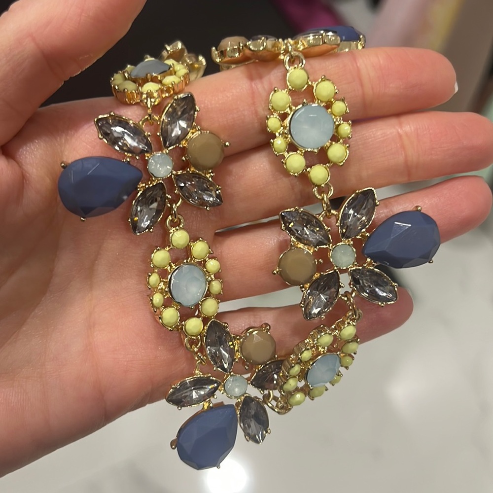 Statement Necklace. - Picture 2 of 4